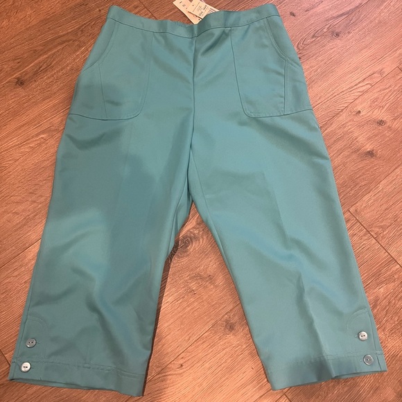 Capris - Picture 1 of 8